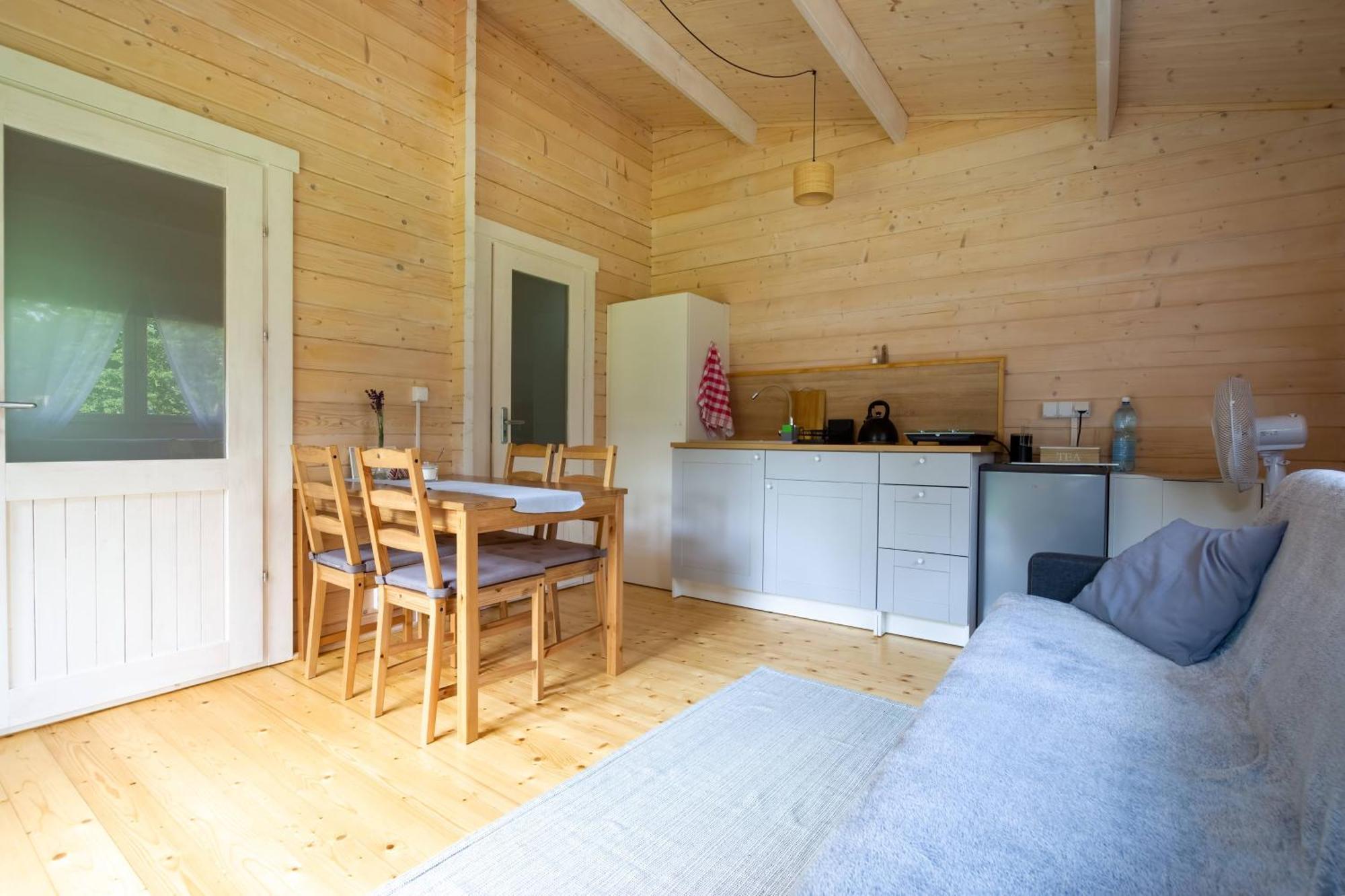 Domek Caloroczny Na Wylacznosc Niebieska Osada Nad Gorskim Potokiem Stary Waliszow Zewnętrze zdjęcie