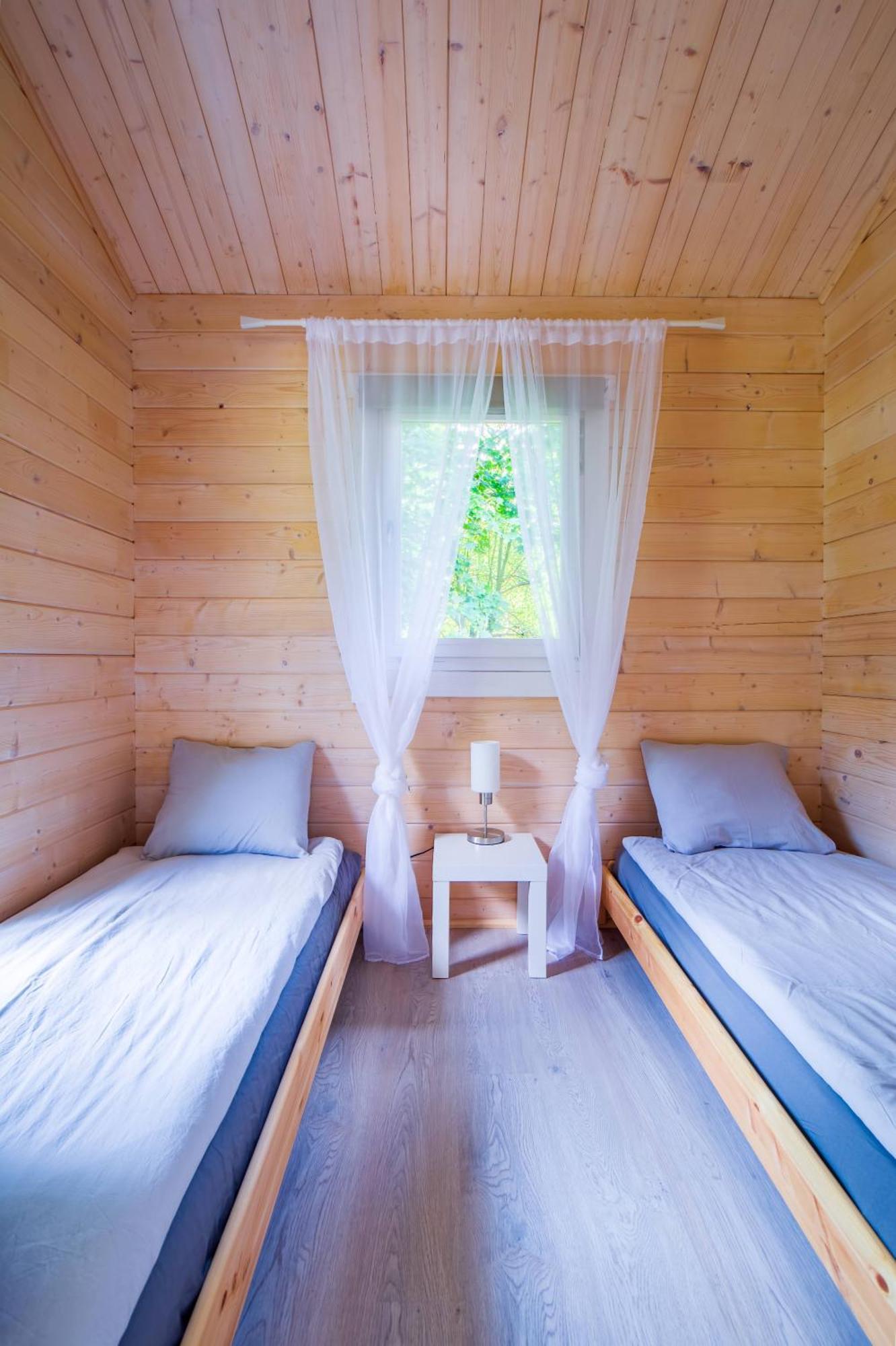 Domek Caloroczny Na Wylacznosc Niebieska Osada Nad Gorskim Potokiem Stary Waliszow Zewnętrze zdjęcie